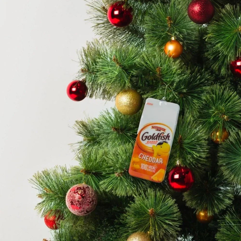 Goldfish Cheddar Baked Crackers Ornament NWT! - Picture 6 of 8